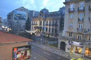  Victoria Plaza Two Bdr Apt  Бухарест